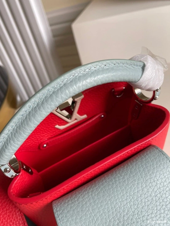 First bag ru MINI CAPUCINES VUITTON LOUIS 0805